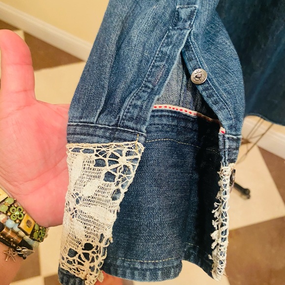 Lands End denim top. Vintage lace added to cuff. Size 14 - Picture 5 of 12